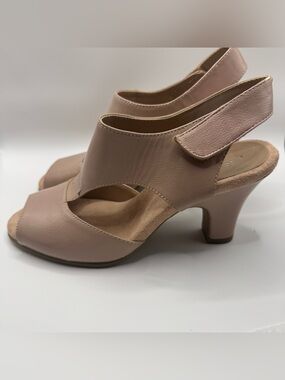 Aerosoles Women's 8.5 M Light Pink Peep Toe Heels Hook and Loop Strap Neutral